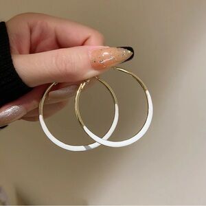 NEW Colorblock Hoop Earrings Gold color + White - Boutique
